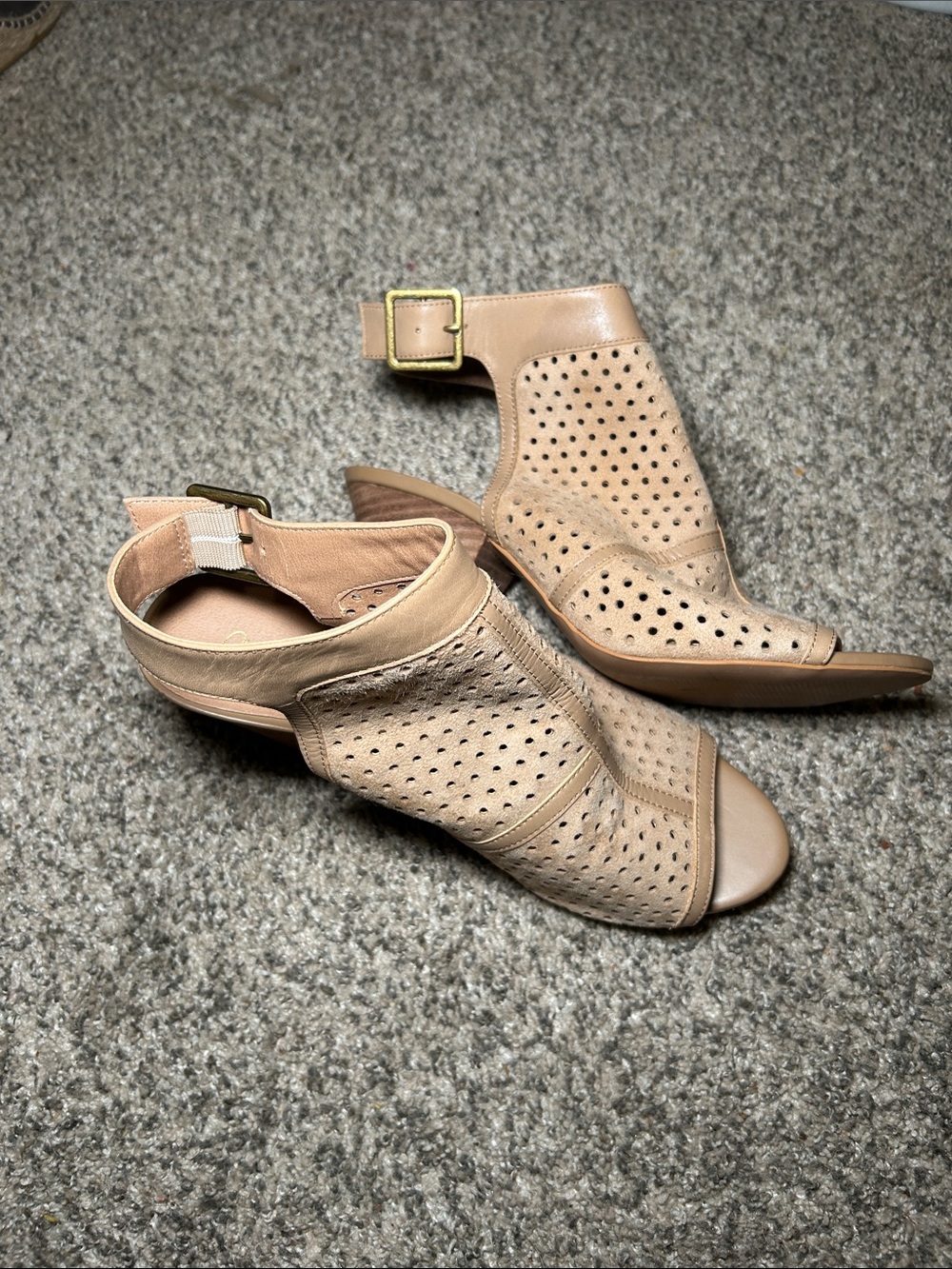 Amelia‎ Grace Perforated Nude Open-Toe Cone-Heel Leather Sandals
